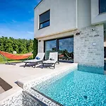 Felice Novigrad Villa *