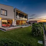Felice Novigrad Villa