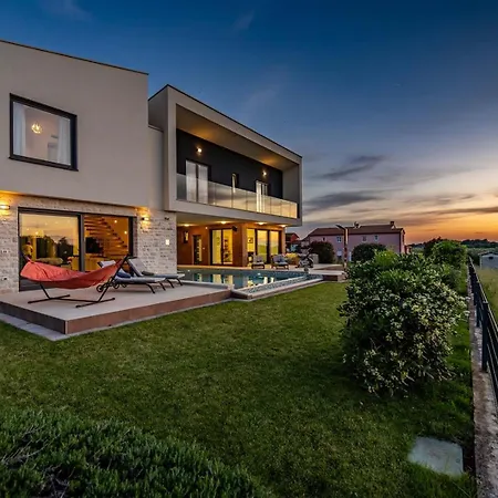 Felice Novigrad Villa