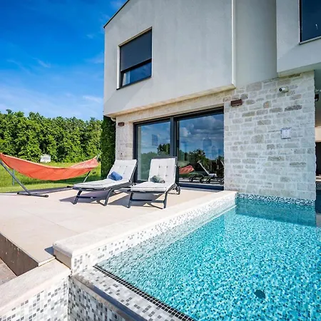 Felice Novigrad Villa *